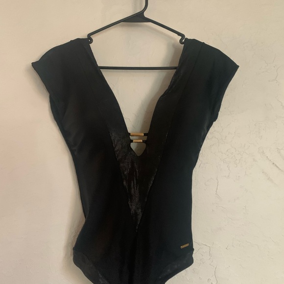 LEONISA Glamorous Plunging V Neck Line Slimming - Picture 6 of 6